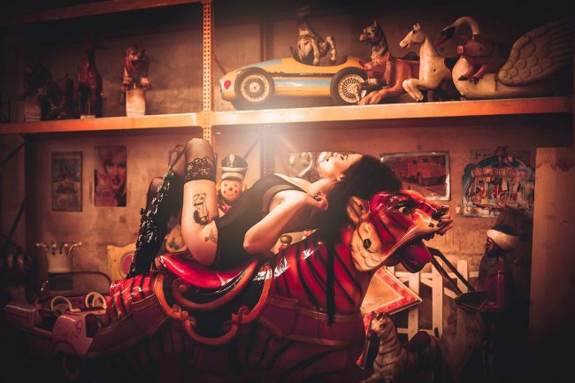 BOUDOIR GLAMOUR AKT TEILAKT EROTIK DESSOUS Shooting - LATE NIGHT TALES Christina Bulka Fotograf Fotografie