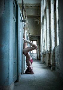 POLEDANCE AERIAL DANCE - Wandkalender 2018 (hoch) - LATE NIGHT TALES Photography Christina Bulka Fotograf / Fotografie